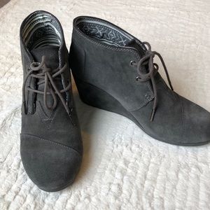 TOMS Gray Suede Wedge Ankle Booties Boots Size 10